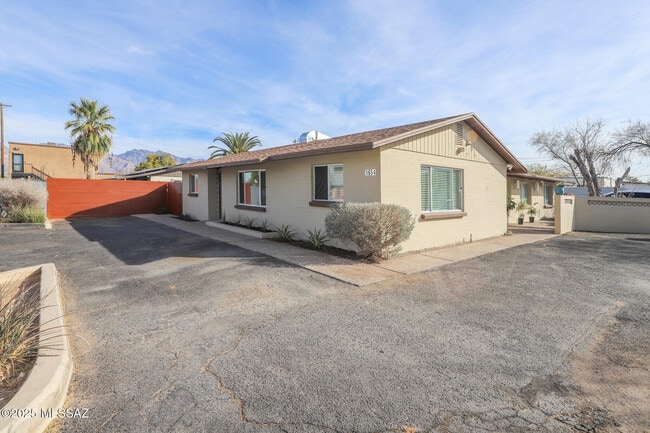 1654 N Rosemont Blvd