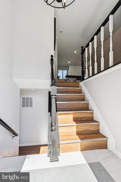 Building Photo - 5068 Macnamara Dr