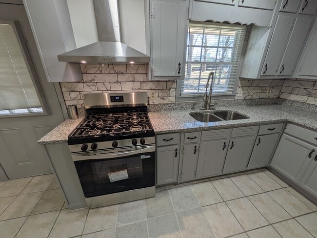 Kitchen, new appliances - 6082 Walker Rd