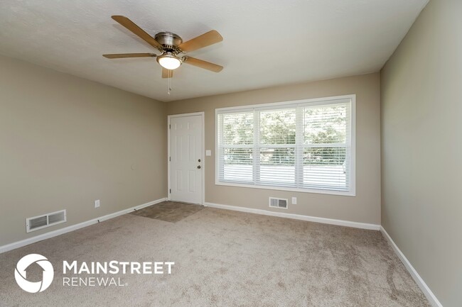 Photo - 204 Oxford Way