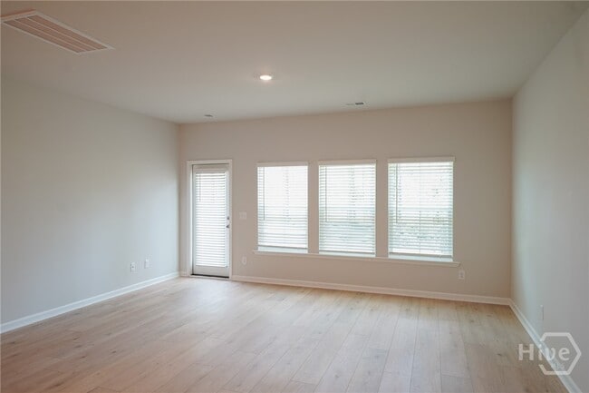 Photo - 111 Saltgrass Ln