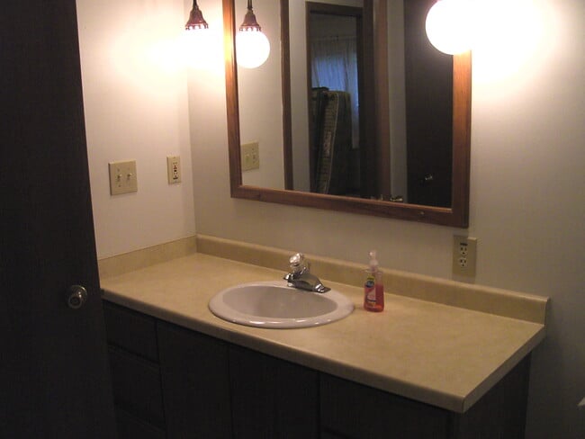 Photo - 513 Hollister Ave