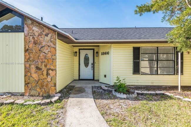 Photo - 1866 Delki St NW House