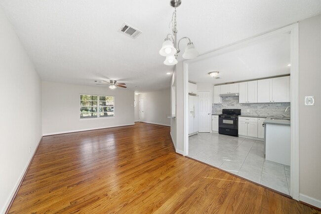 Photo - 8401 Highcrest Dr