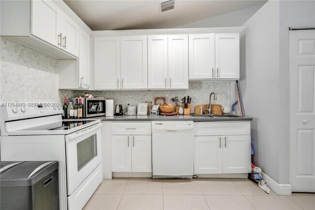 Photo - 4542 SW 25th Ave