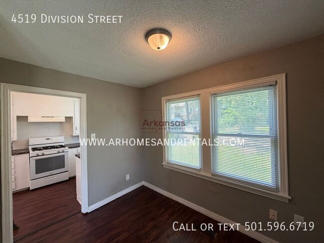 Photo - 4519 Division St