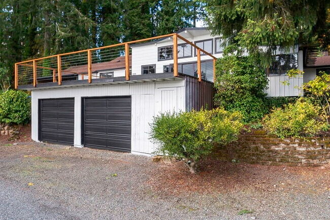 Photo - BEAUTIFUL CABIN STYLE HOME ACROSS FROM SIL...