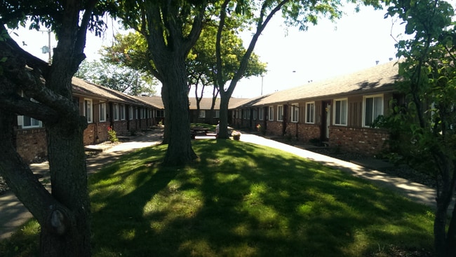 1955 S Reynolds Rd