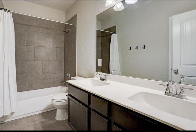 Photo - 721 Rim Water Dr