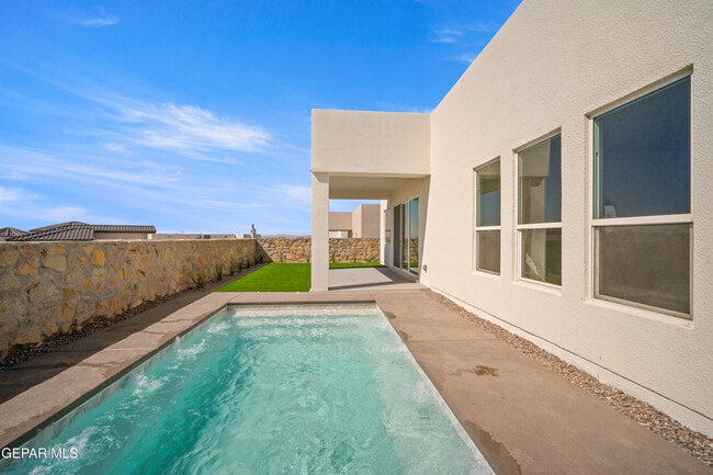 Photo - 828 Durham Wy