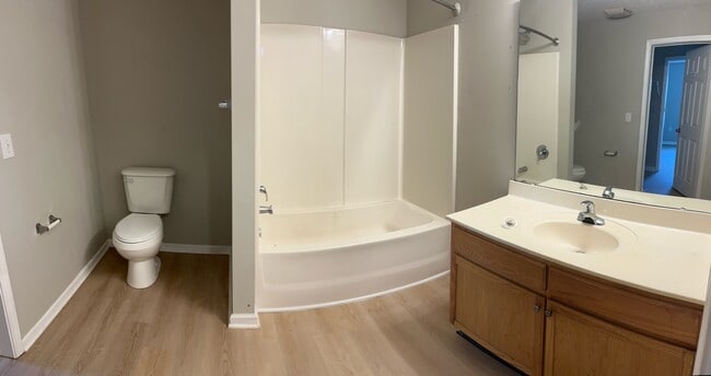 Photo - 1920 Crest Hollow Dr Unidad 101