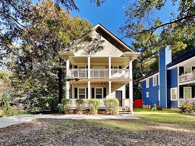 One Month Free Rent! Lovely 3 Bedroom Home... - One Month Free Rent! Lovely 3 Bedroom Home...
