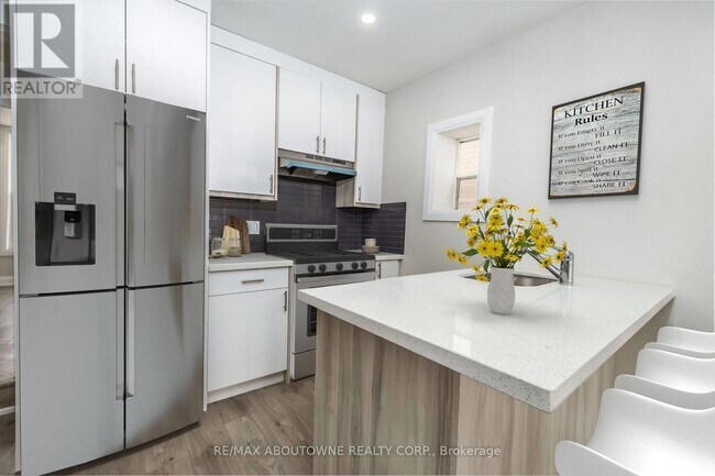 Photo - 131 West Avenue N