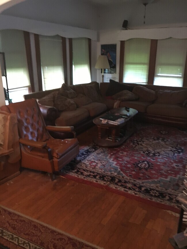 Photo - 2118 Elm St
