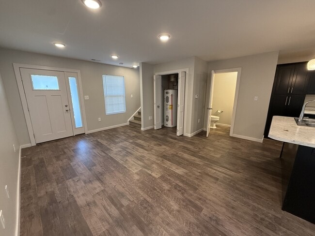 Photo - 408 Creekview Dr