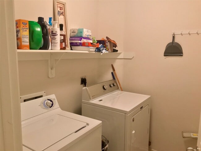 Photo - 27 W Sage Creek Pl