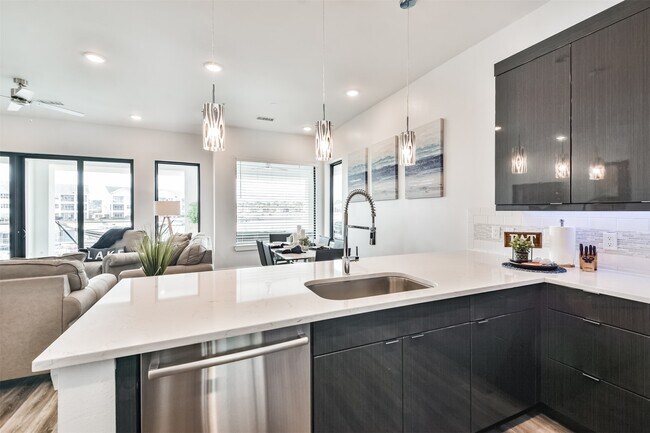 Photo - 15260 TX-105 Unidad 106