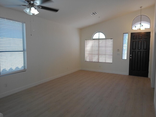 Building Photo - 8122 E Theresa Dr