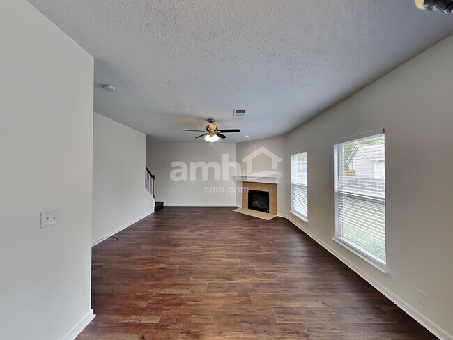 Photo - 305 School House Ct