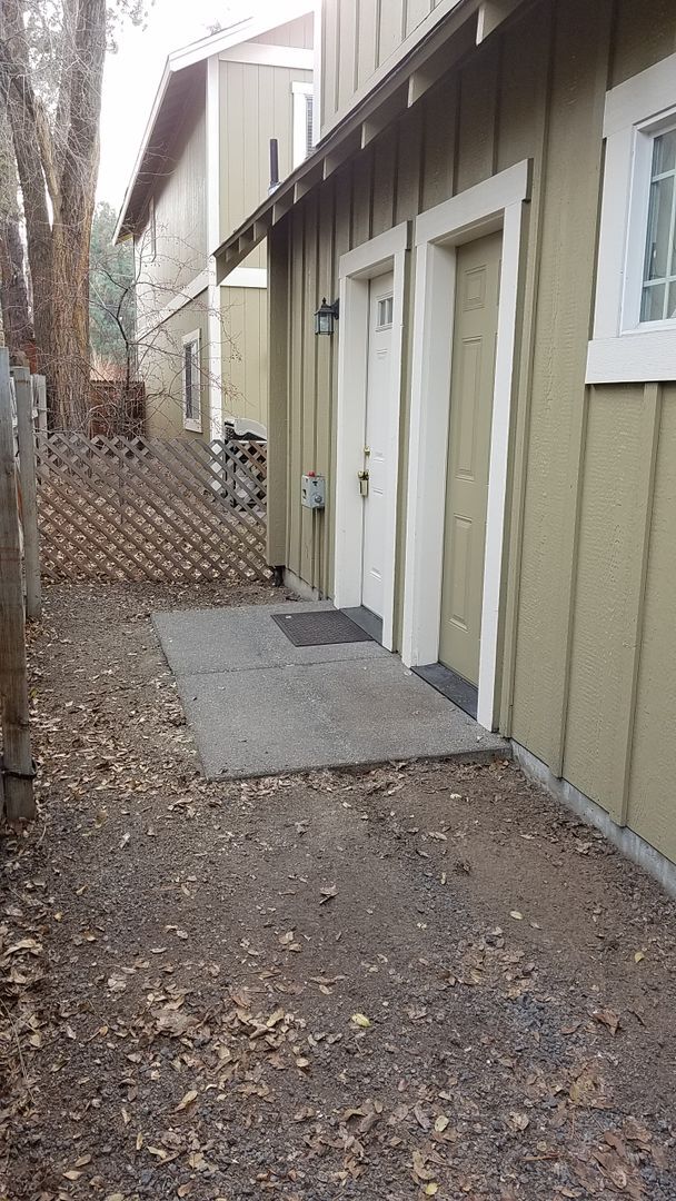 Photo - 1 Bed/1 Bath Unit with Garage - Near Old Mill District Unidad A