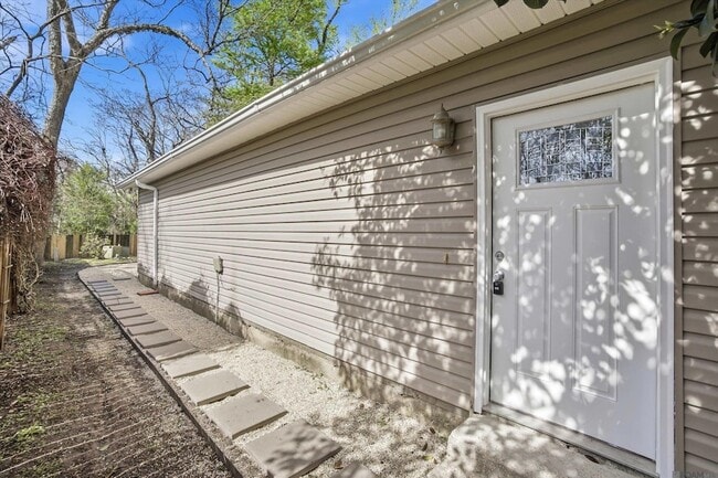 Photo - 270 Stoney Creek Ave