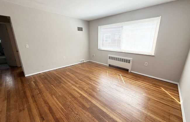 Building Photo - 922-926 Ludlow Avenue Unit 926-08