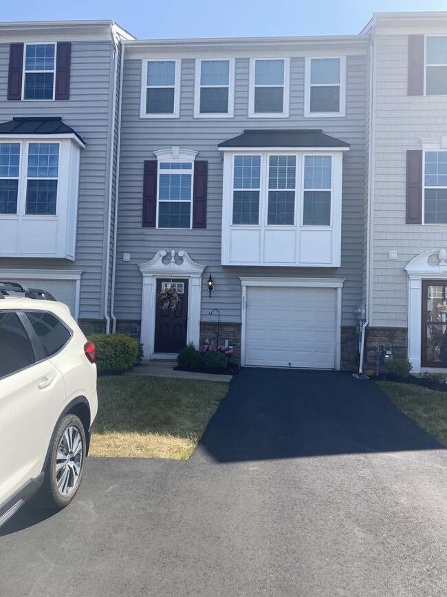 Tulip lane Gilbertsville - 111 Tulip Ln Townhome