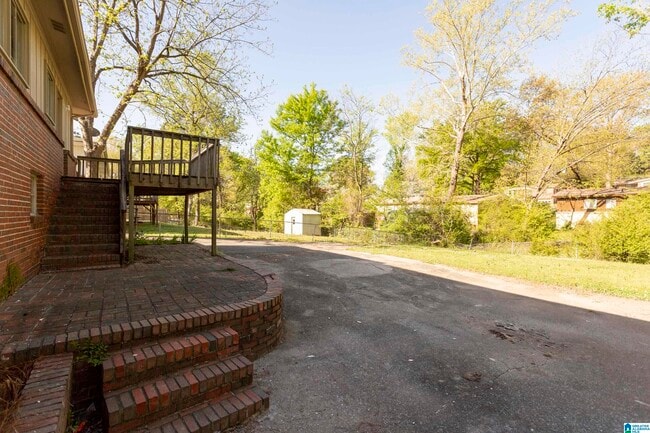 Photo - 1332 Lake Ln NE