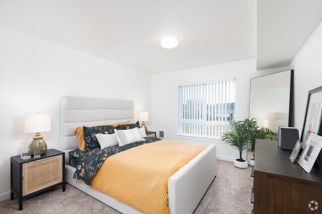 2BD, 2BA - 1,005-1,035SF