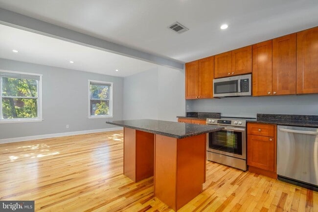 Photo - 2225 Mt Vernon St