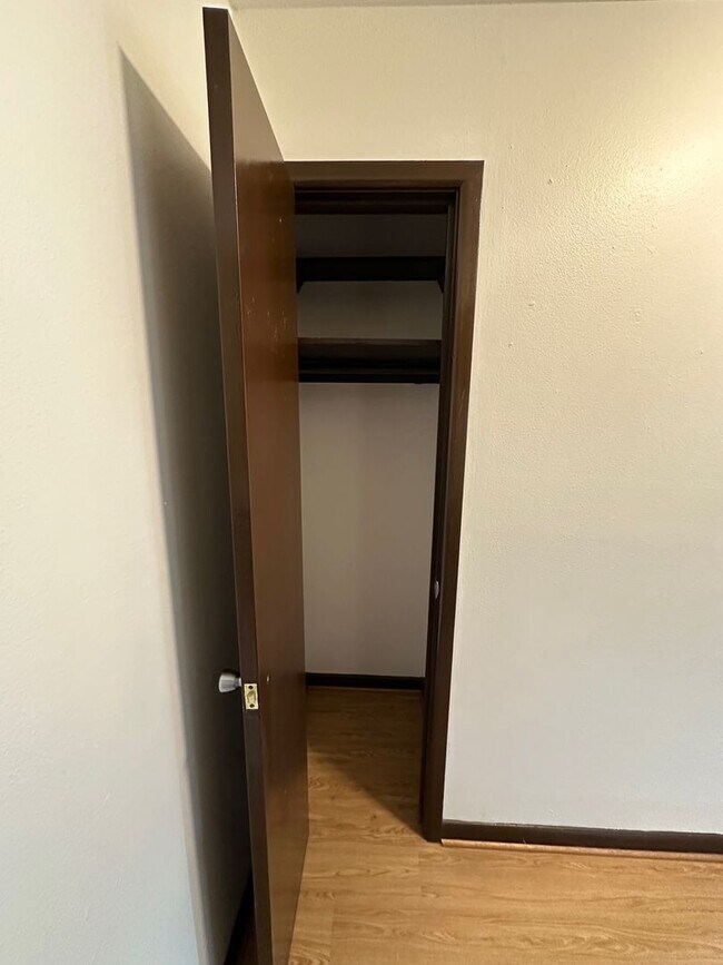 2910 Bolivar Apts
