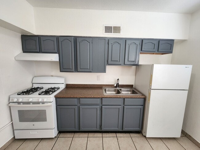 Photo - 305 N Almendra St Unit B