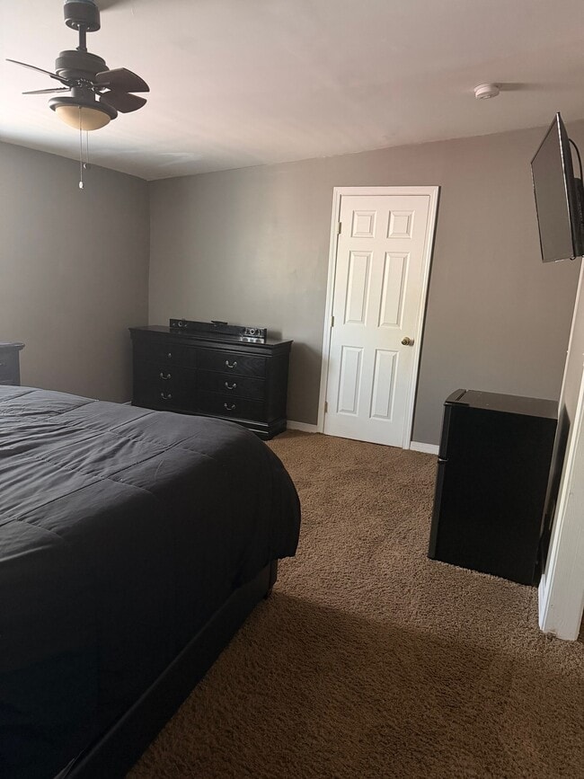 Photo - 742 Peeples St SW