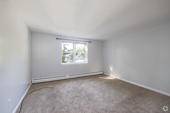 2BR, 1BA - 975SF - Bedroom