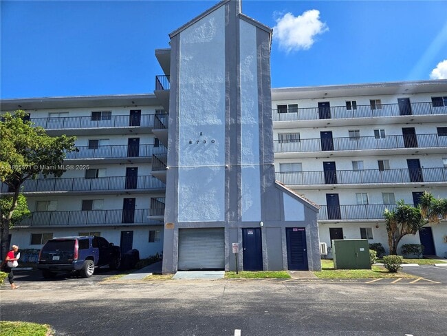 Building Photo - 8730 N Sherman Cir Unit 108 Rental