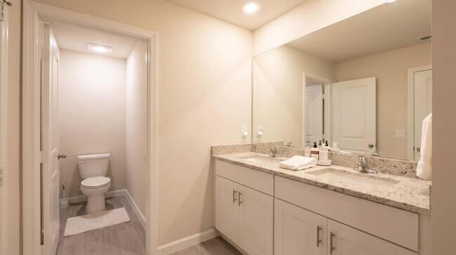 Photo - 5784 SE Edgewater Cir