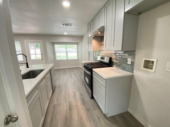 Photo - 9605 Newfoundland Cir