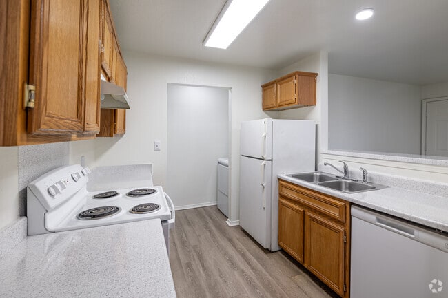3BR, 2BA - 1,085SF - Kitchen