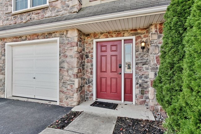 Photo - 3 Bed / 2-1/2 Bath Single Family Home