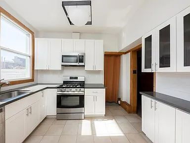 Photo - "Experience Vibrant San Francisco Living in This Spacious 4-Bedroom, 2-Bath Gem on Jones Street!"