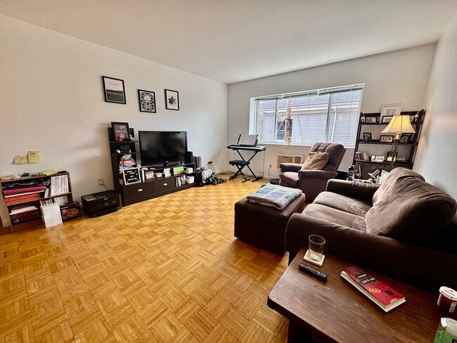 Building Photo - 2 Larose Pl Unit 15 Rental