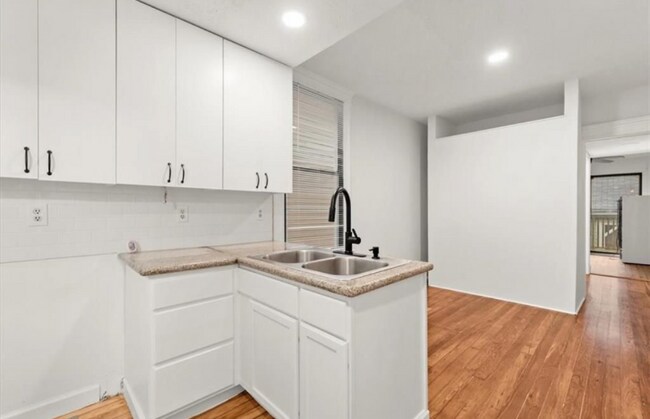 Photo - 740 Oakland Ave SE Unidad B