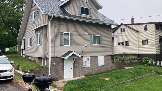 Building Photo - 1017 S 3rd Ave Unit Upper