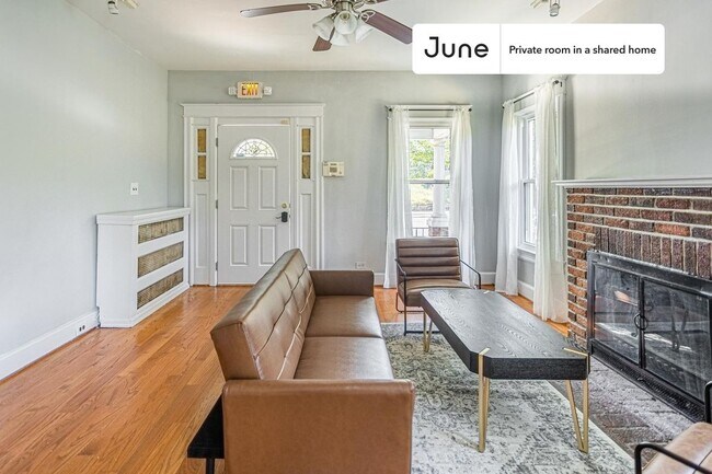 Room in Shared 6 bed/3 bath home in Brookland