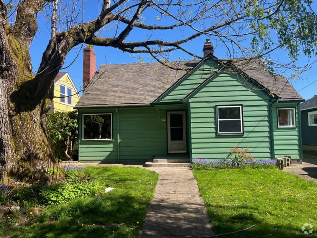 Building Photo - 4937 N Willamette Blvd Rental