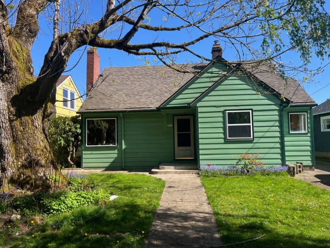Building Photo - 4937 N Willamette Blvd Rental