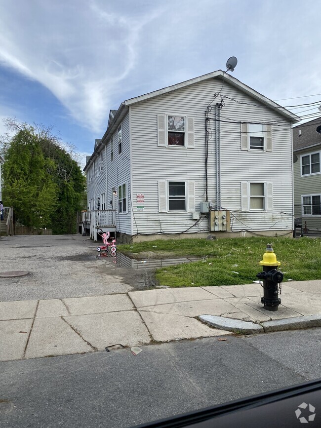 Building Photo - 96 Selden St Unit 3 Rental