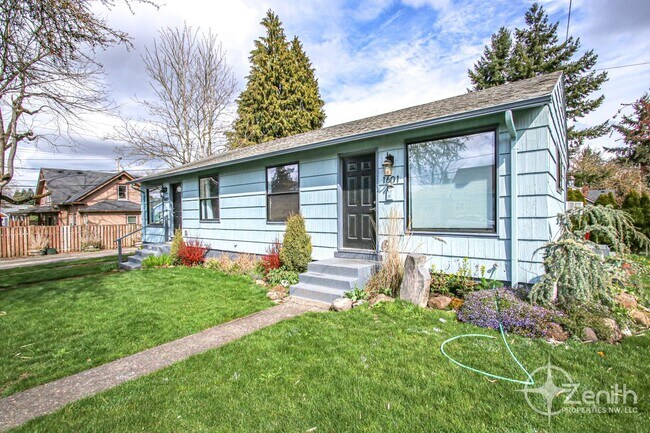 Photo - 1601 Esther St