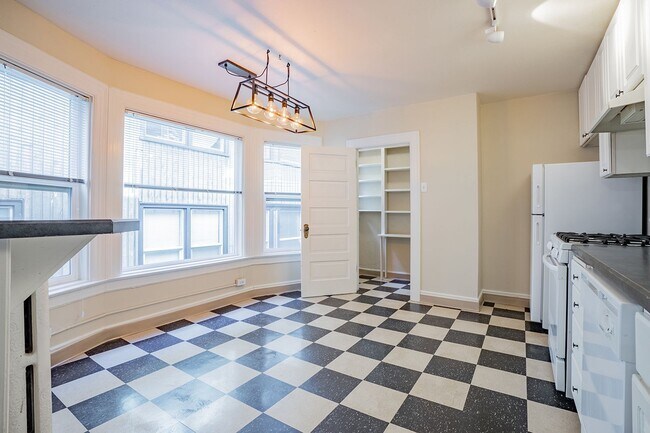 Photo - Alexander Apartments