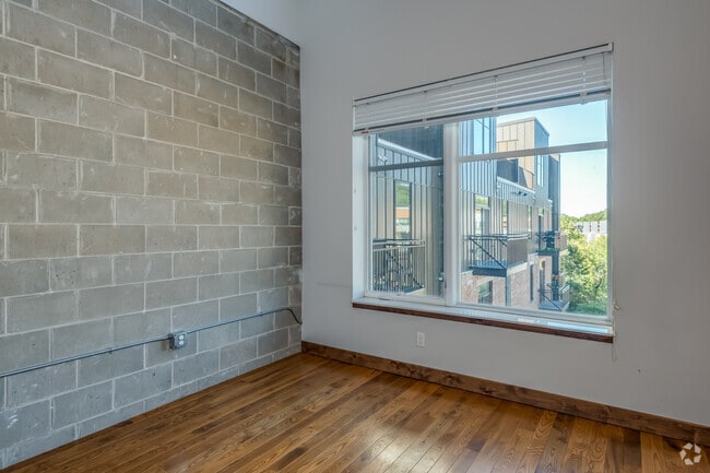 2 BR, 2 BA - 1,256SF
